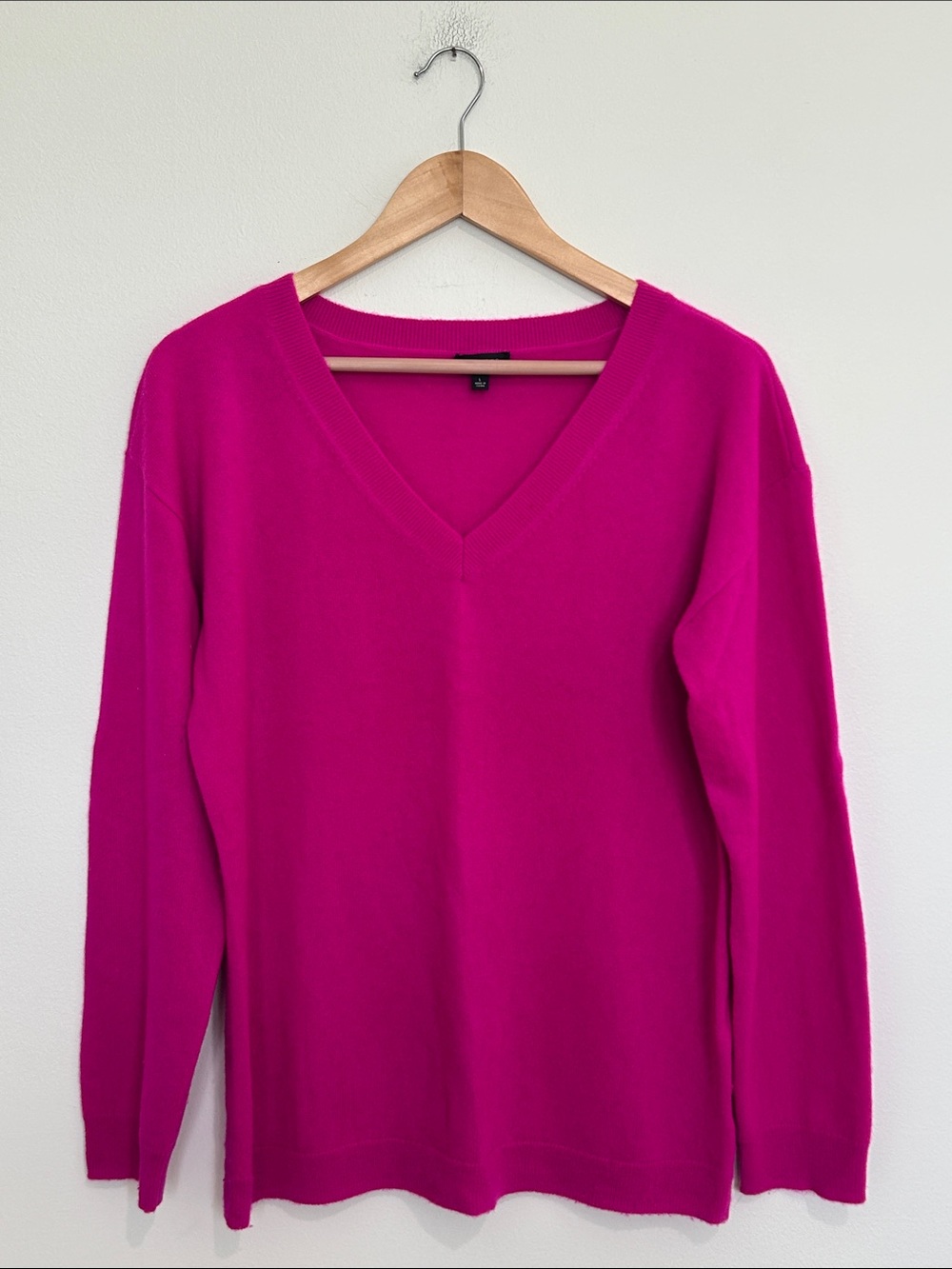Talbots 100% Cashmere V Neck Sweater in Bright Magenta Size Large EUC